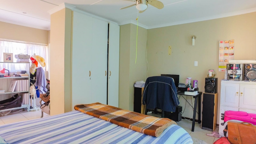  Bedroom Property for Sale in Parkside Eastern Cape